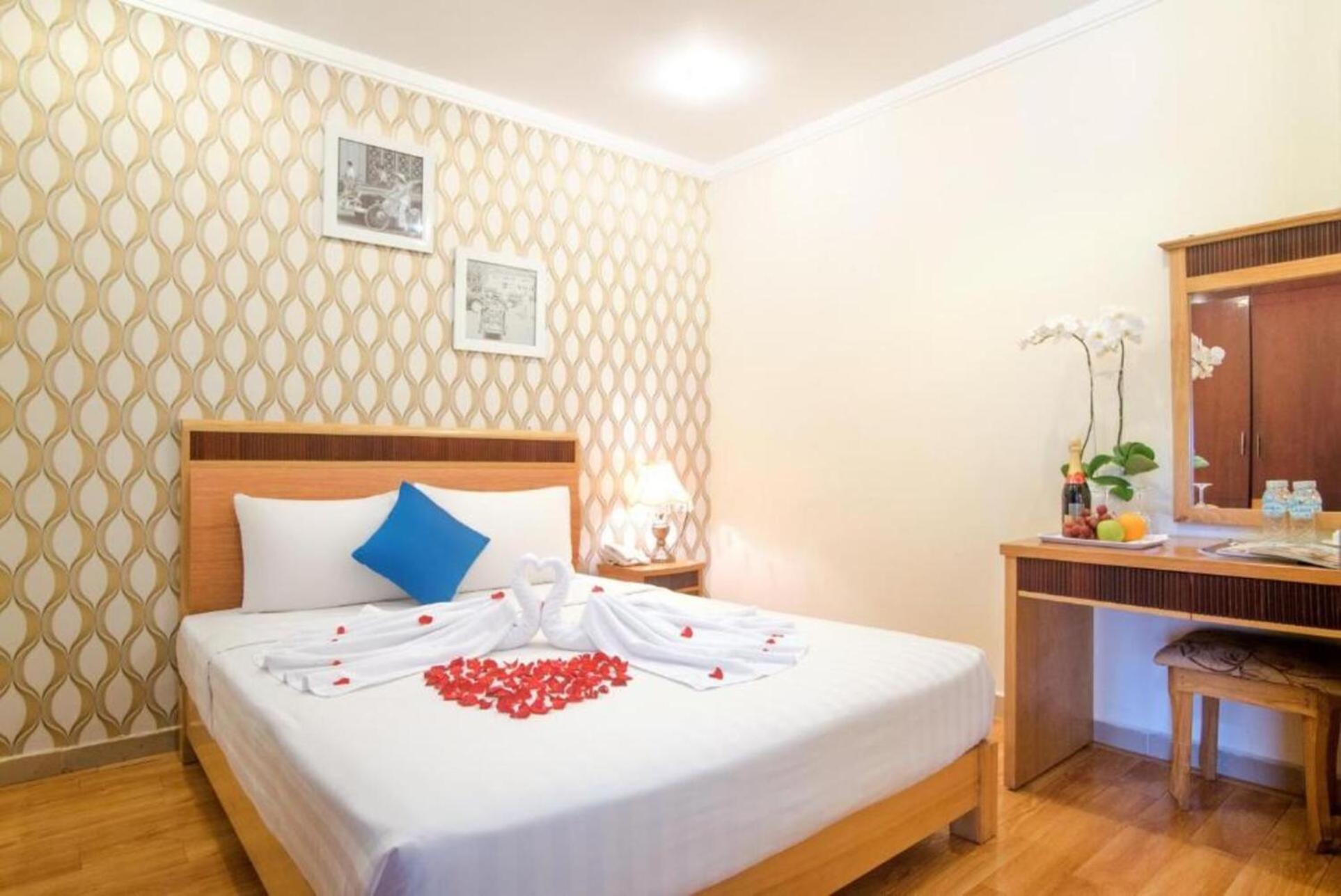 Ruby Saigon Hotel - Le Thanh Ton Ho Chi Minh-staden Exteriör bild