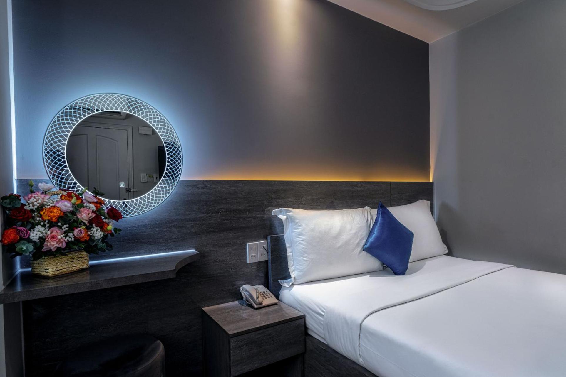 Ruby Saigon Hotel - Le Thanh Ton Ho Chi Minh-staden Exteriör bild